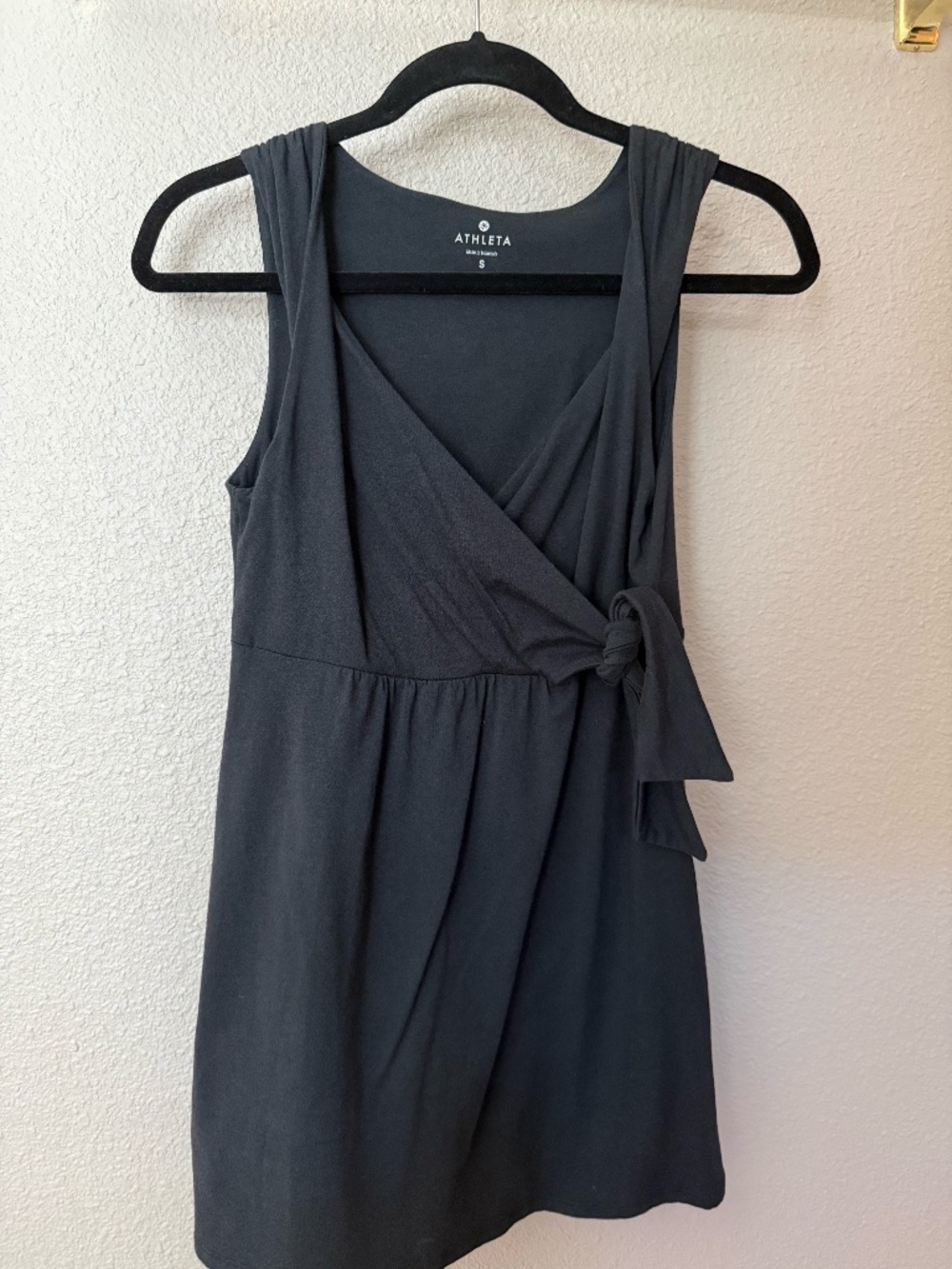 Athleta black wrap and tie top